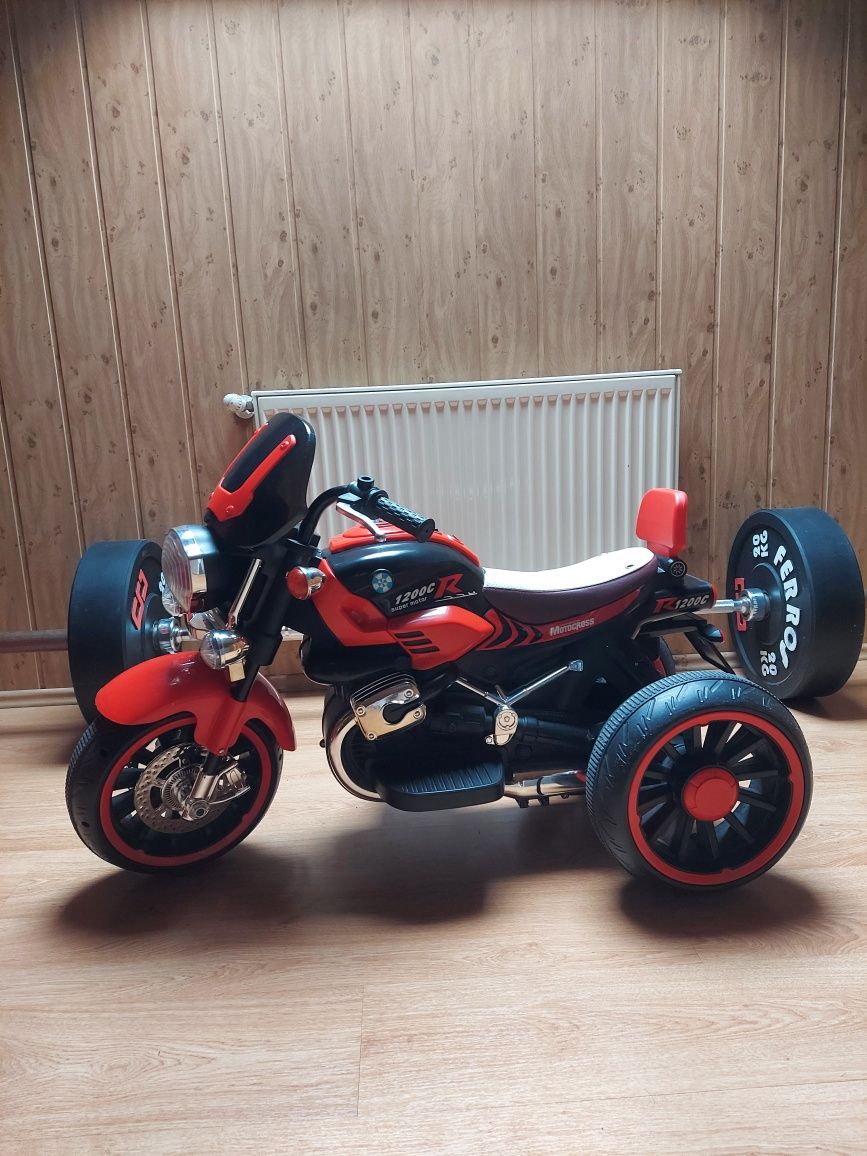 Motor na akumulator