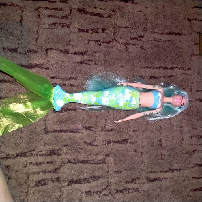 Lalka Barbie syrena color reveal zielona Mattel