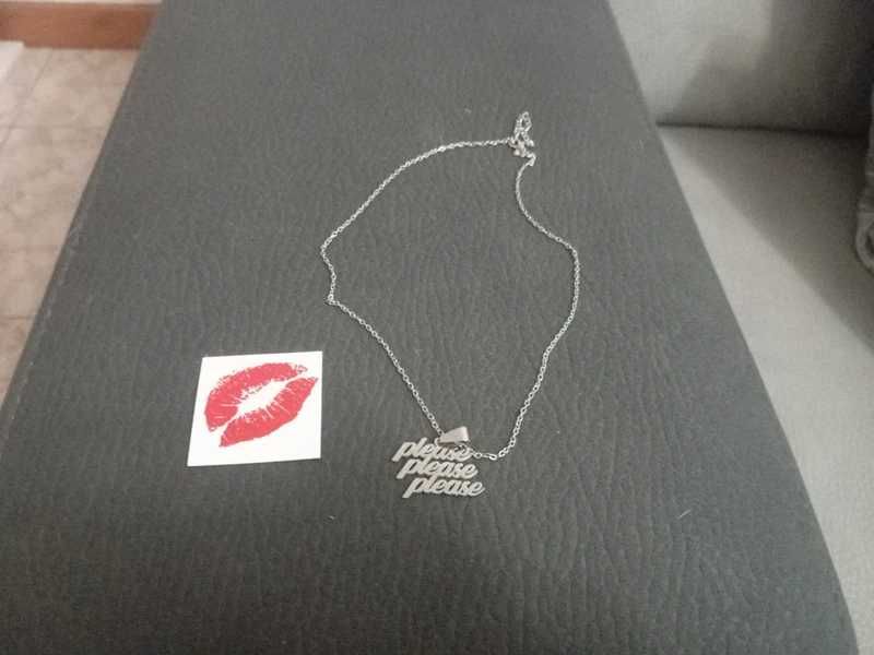 Colar Sabrina Carpenter prateado - Please