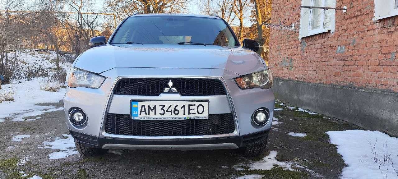 Продам автомобіль Mitsubishi Outlander  XL