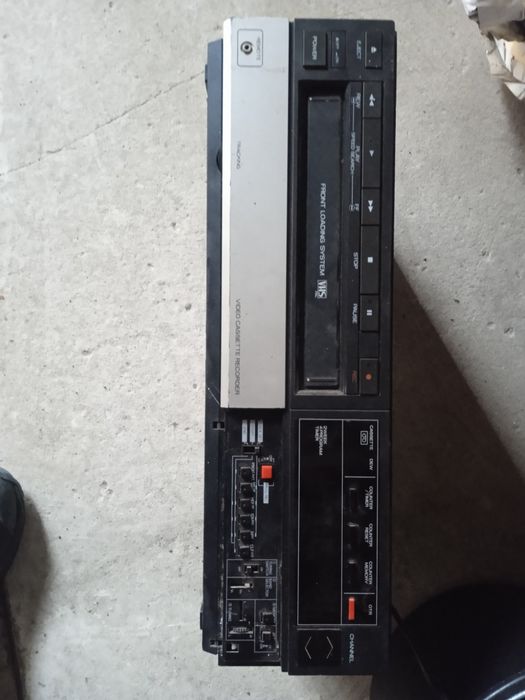 Продаю радіомагнітолу