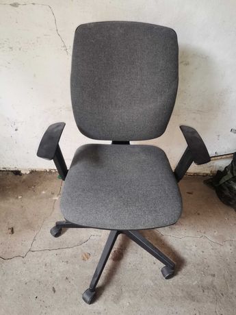 krzesło biurowe szare