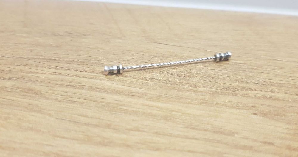 Srebrna szpilka do kołnierzyka koszuli