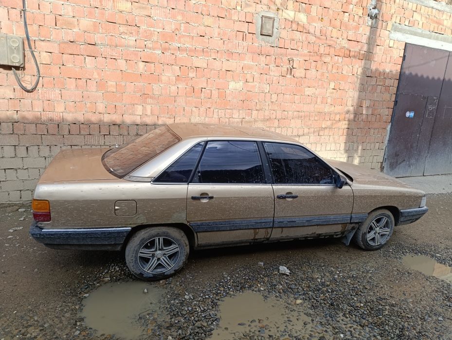 Продам Audi 100 c3