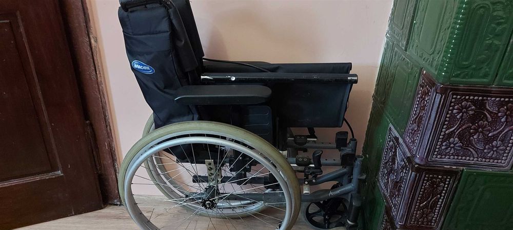 Середньоактивне крісло колісне Invacare. (інвалідний візок - крісло)