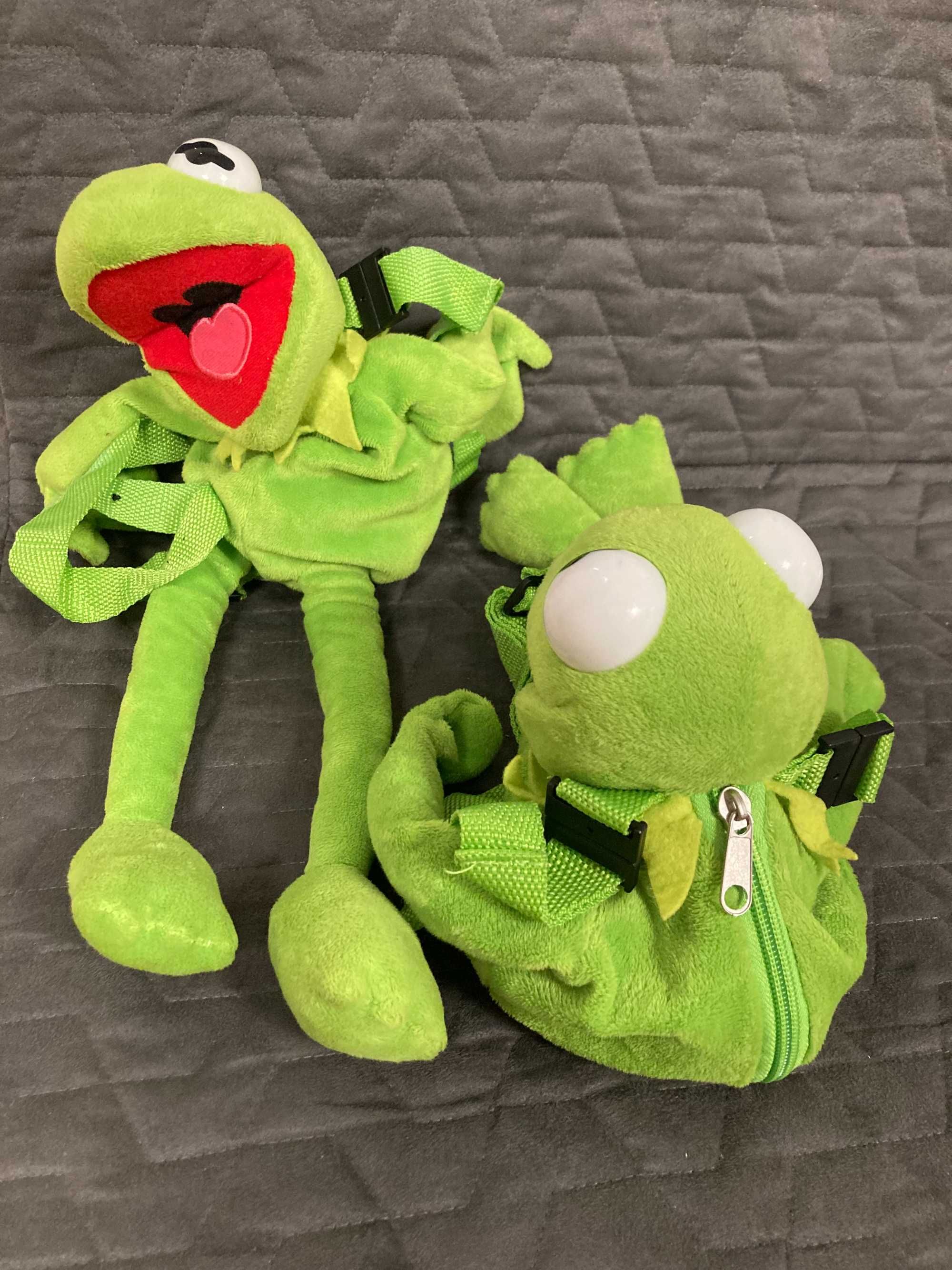 Guitarras de brincar e peluches