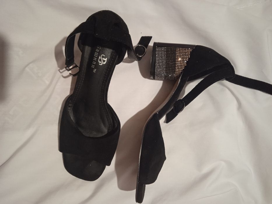 Вечерние босоножки,,одетые один раз