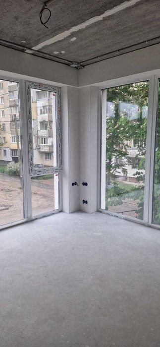 Продам простору квартиру в ЖК"Вертикаль"