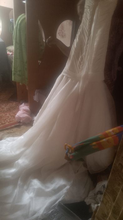 Весільна сукня одягалась 1 раз