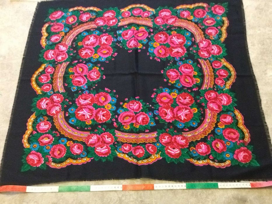 Хустки жіночі з маминої шафи