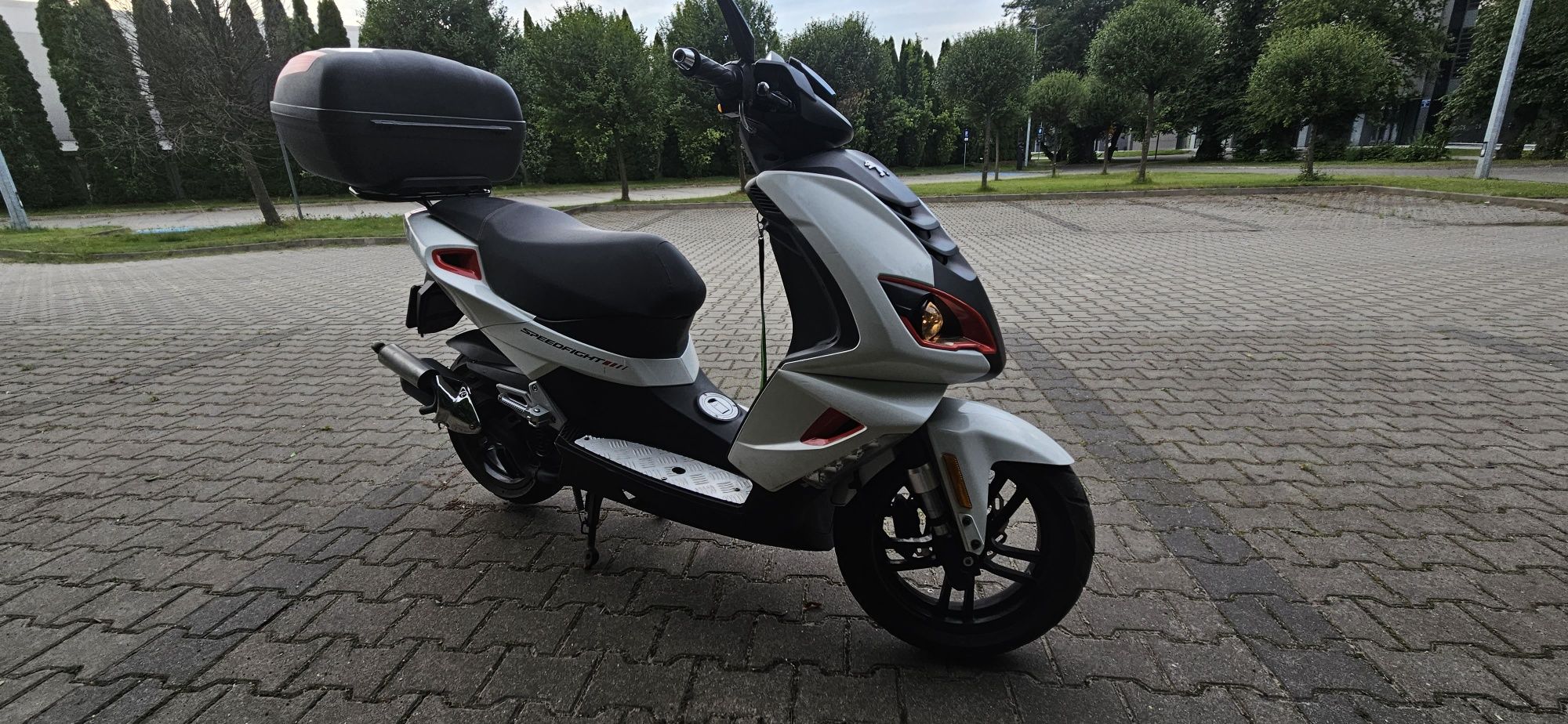 Skuter Peugeot Speedfight 4 USB - 3700 km przebiegu