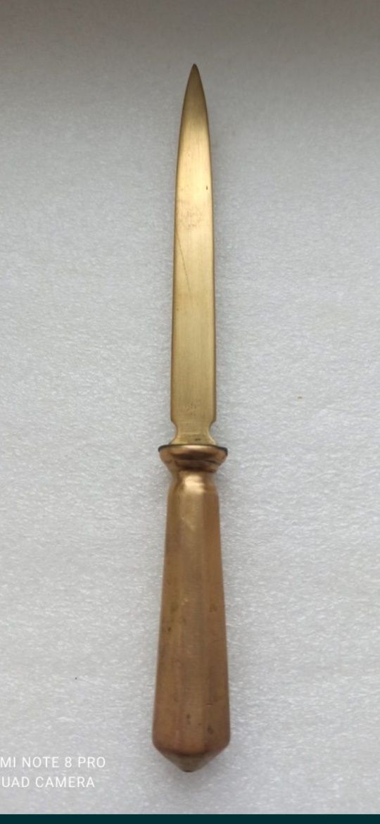 Старинный нож в коллекцию