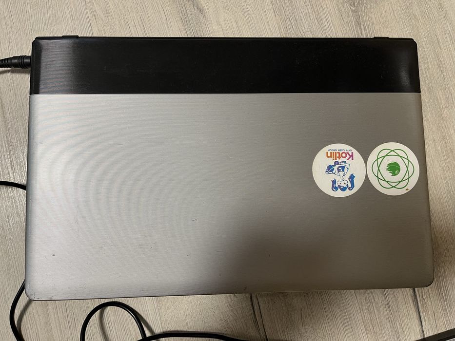 Продам ноутбук samsung NP305ESZ