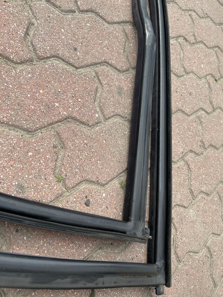Uszczelki karoseryjne drzwi  czarne M3 e46 coupe