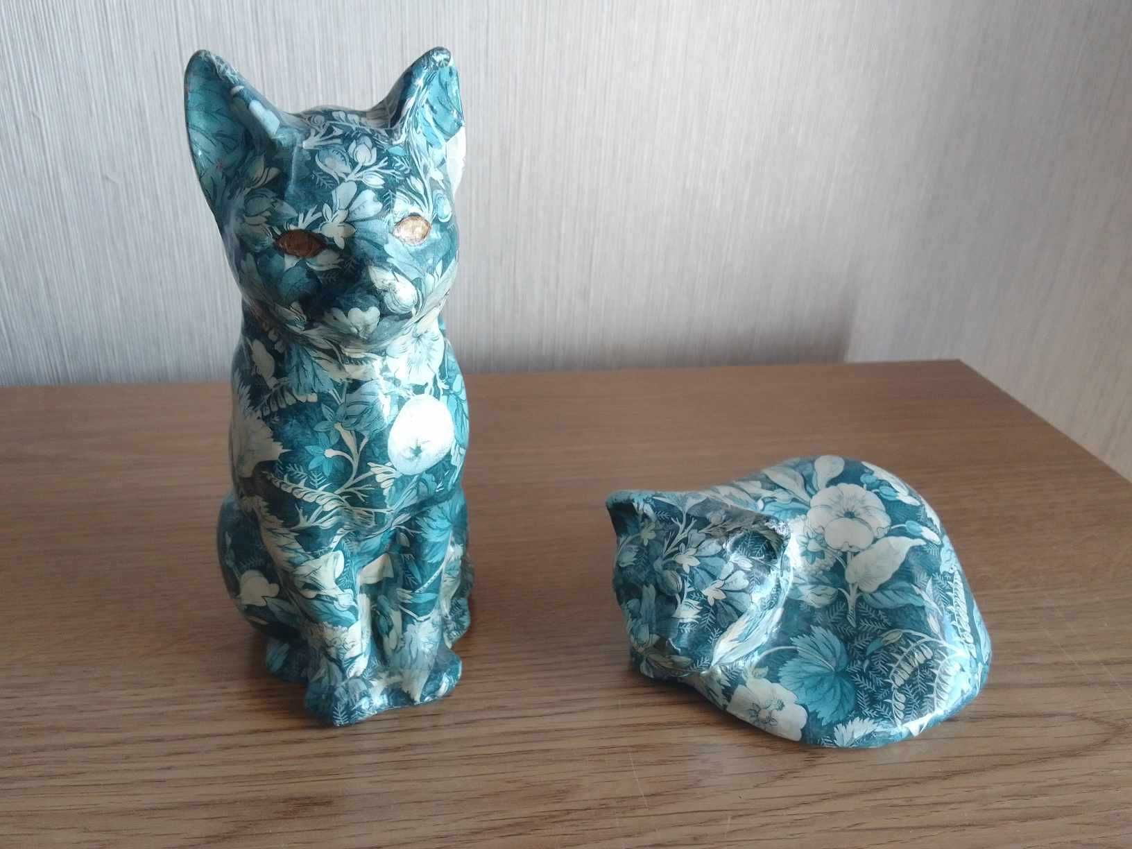 Dwie figurki kotów- niebiesko- turkusowe
