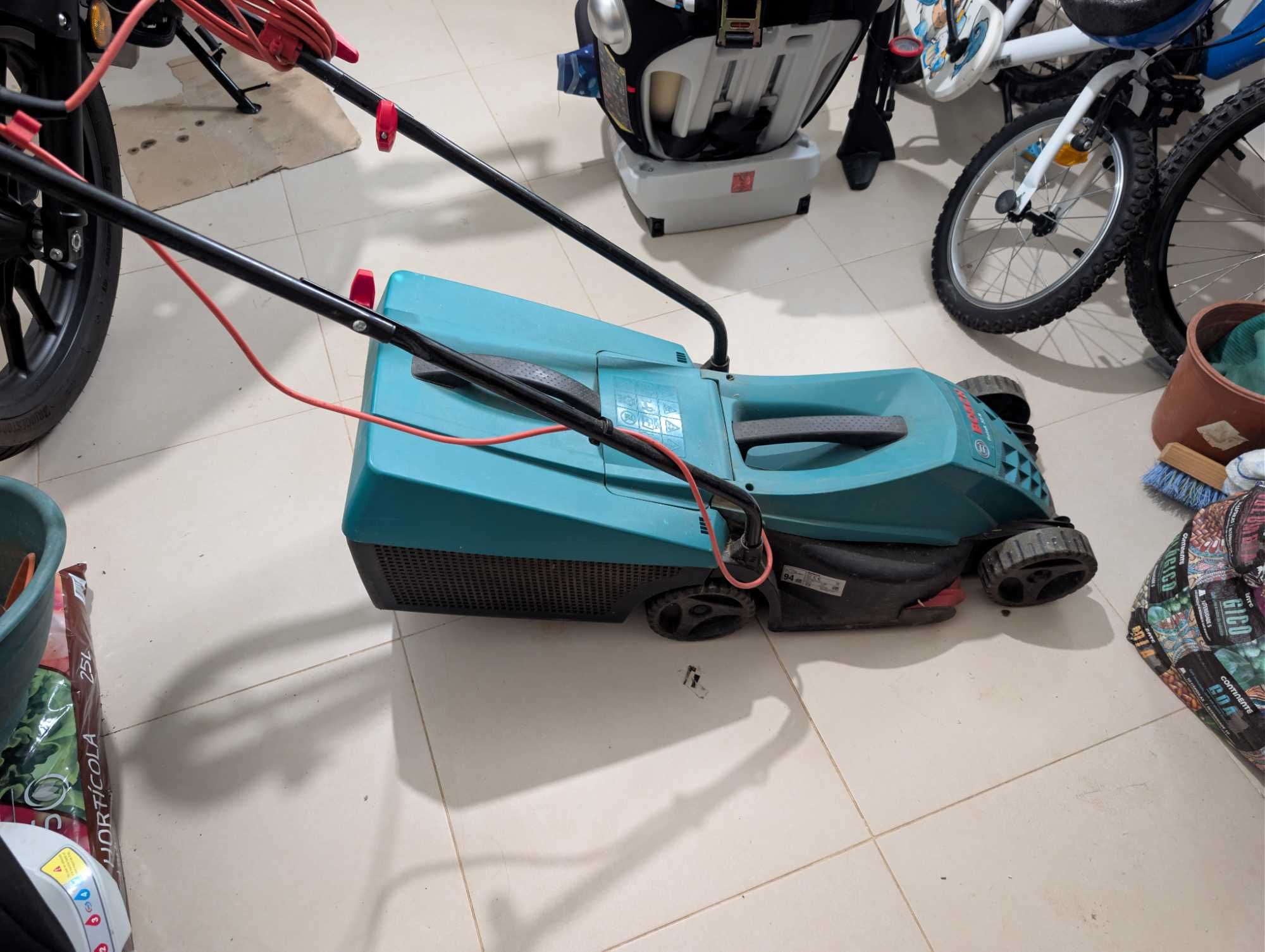 Corta relva Bosch Rotak 32 R