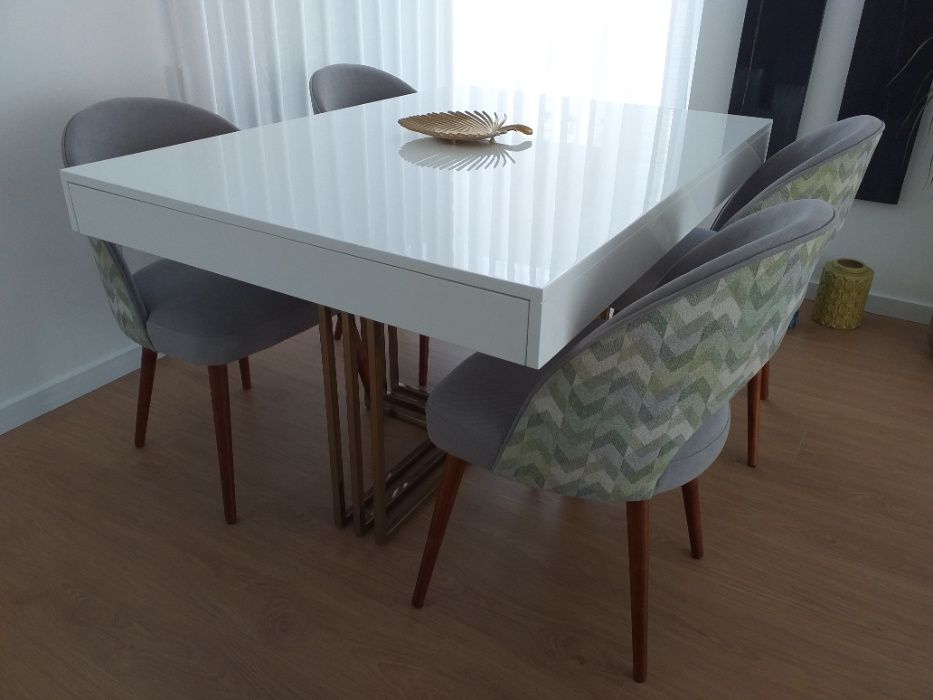 Mesa Jantar Extensível Branco Brilho e Inox Dourado