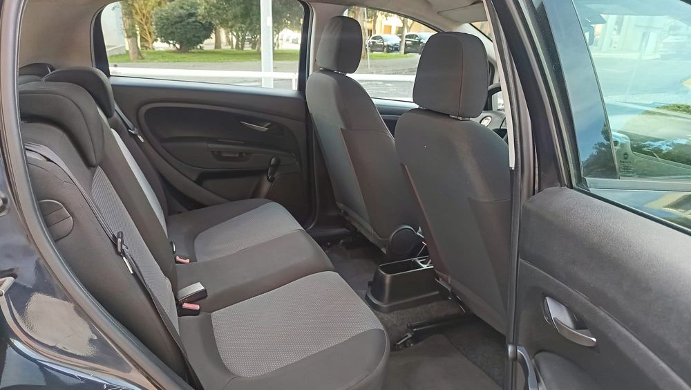 Fiat Punto Hatchback -1.2L Gasolina- 198.000 km