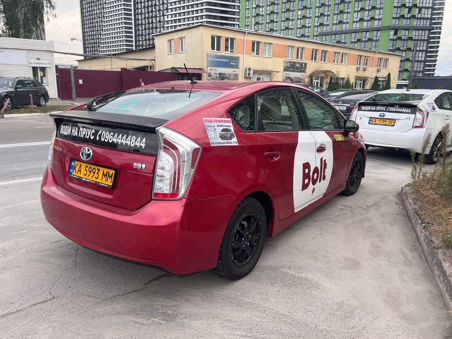 Робота на ліцензованому авто Toyota Prius . ЗП виплати щодня!