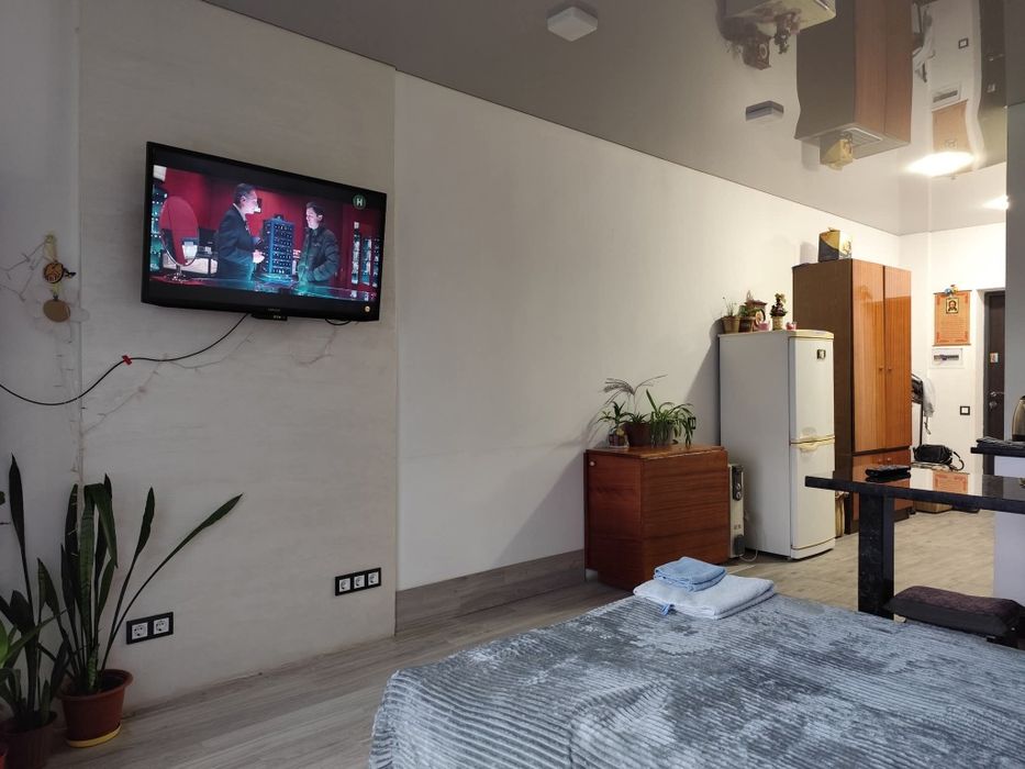 Подобово від власника студія.