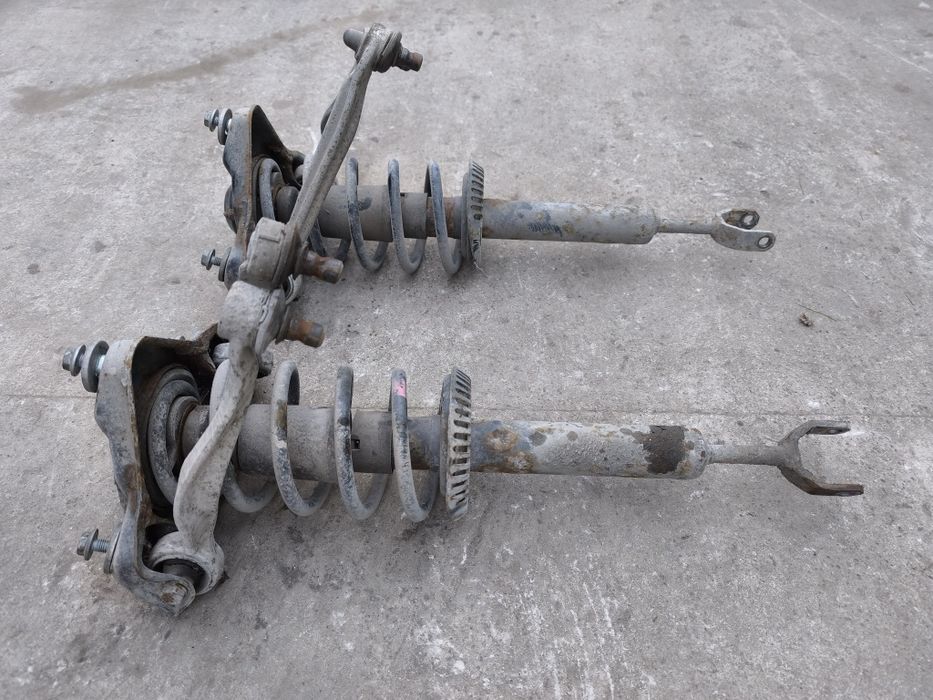 Продам передние стойки на audi a4 b5