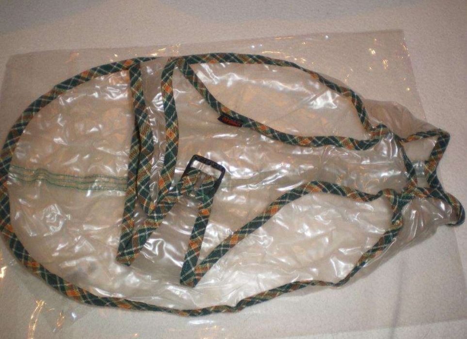 Dois fatos impermeáveis p/ cão ou gato, tam. XS
O verde