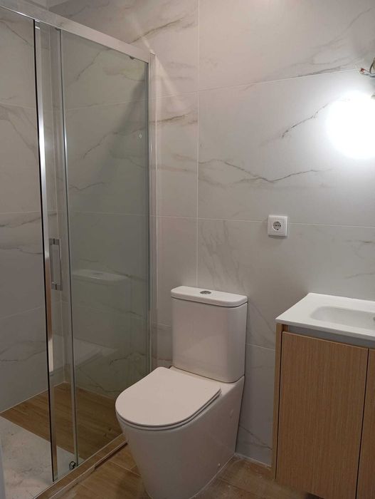 T2 renovado c/ 3 wc's e Jardim - H.S.João (Metro)