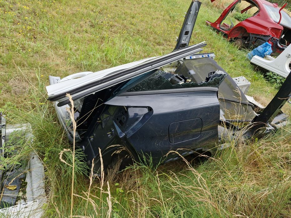 Peugeot 3008II prawy bok,słupki, progi.