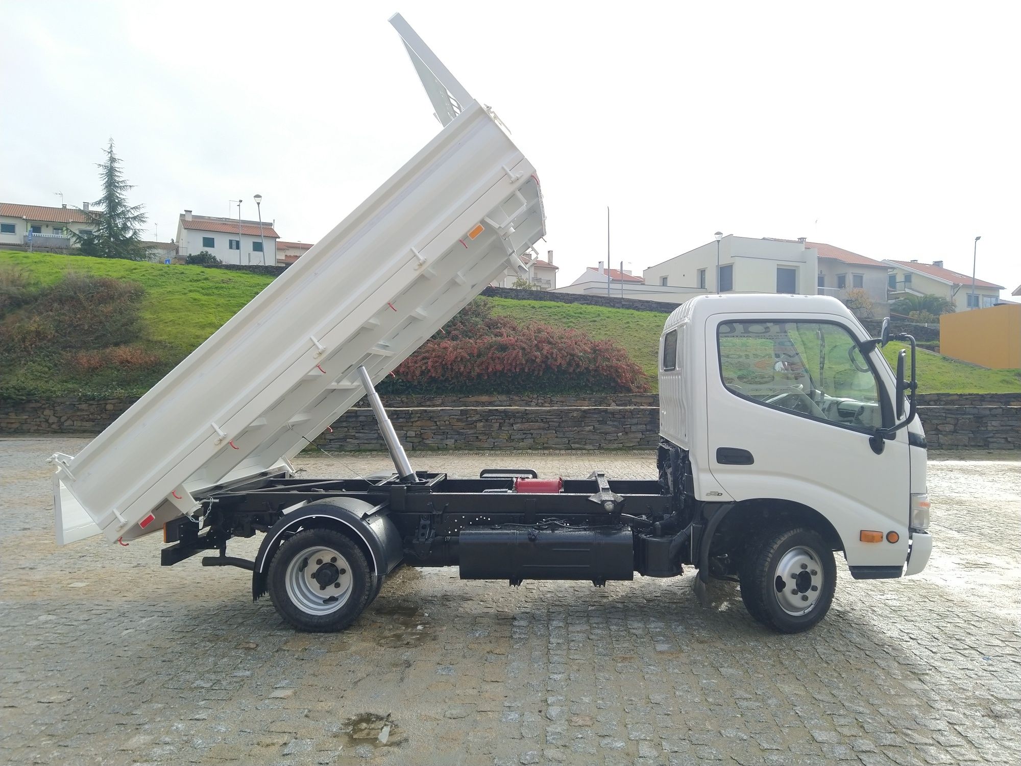 Toyota Dyna [M35.33] 3.0L (D-4D) 144HP (Tri-Basculante) HARDOX 450