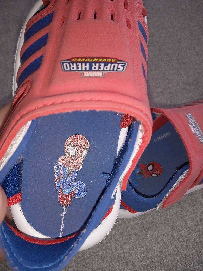 Sandałki dziecięce Adidas Marvel r. 23