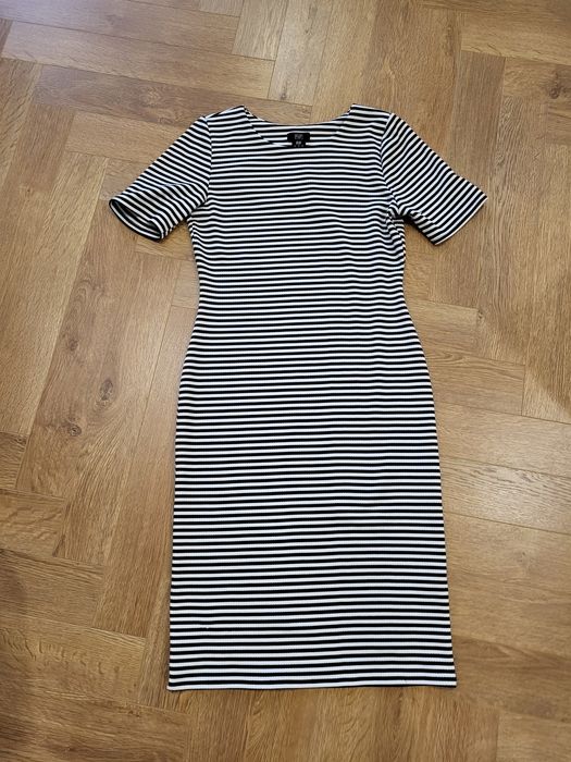 Sukienka paski, krotki rękaw 36