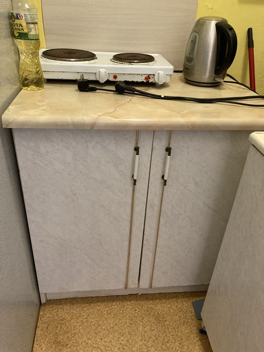 Meble kuchenne dwie szafki stojące i jedna wisząca