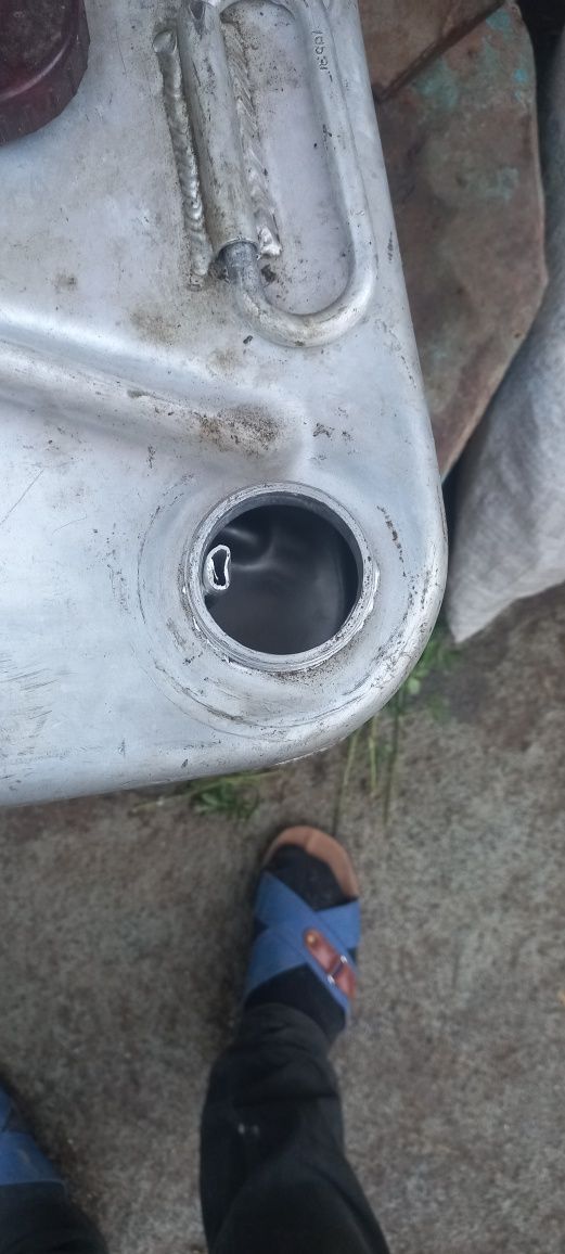 Продам алюмінієву  нову каністру