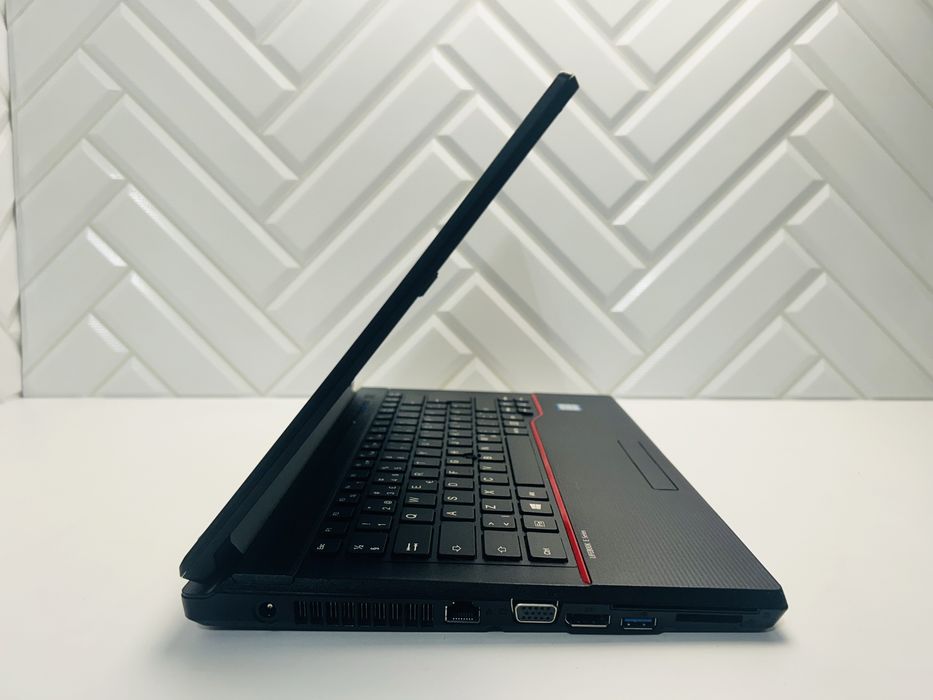 Laptop Fujitsu E546 i3-6gen 8 GB / 128 GB Super Stan ! Warto !