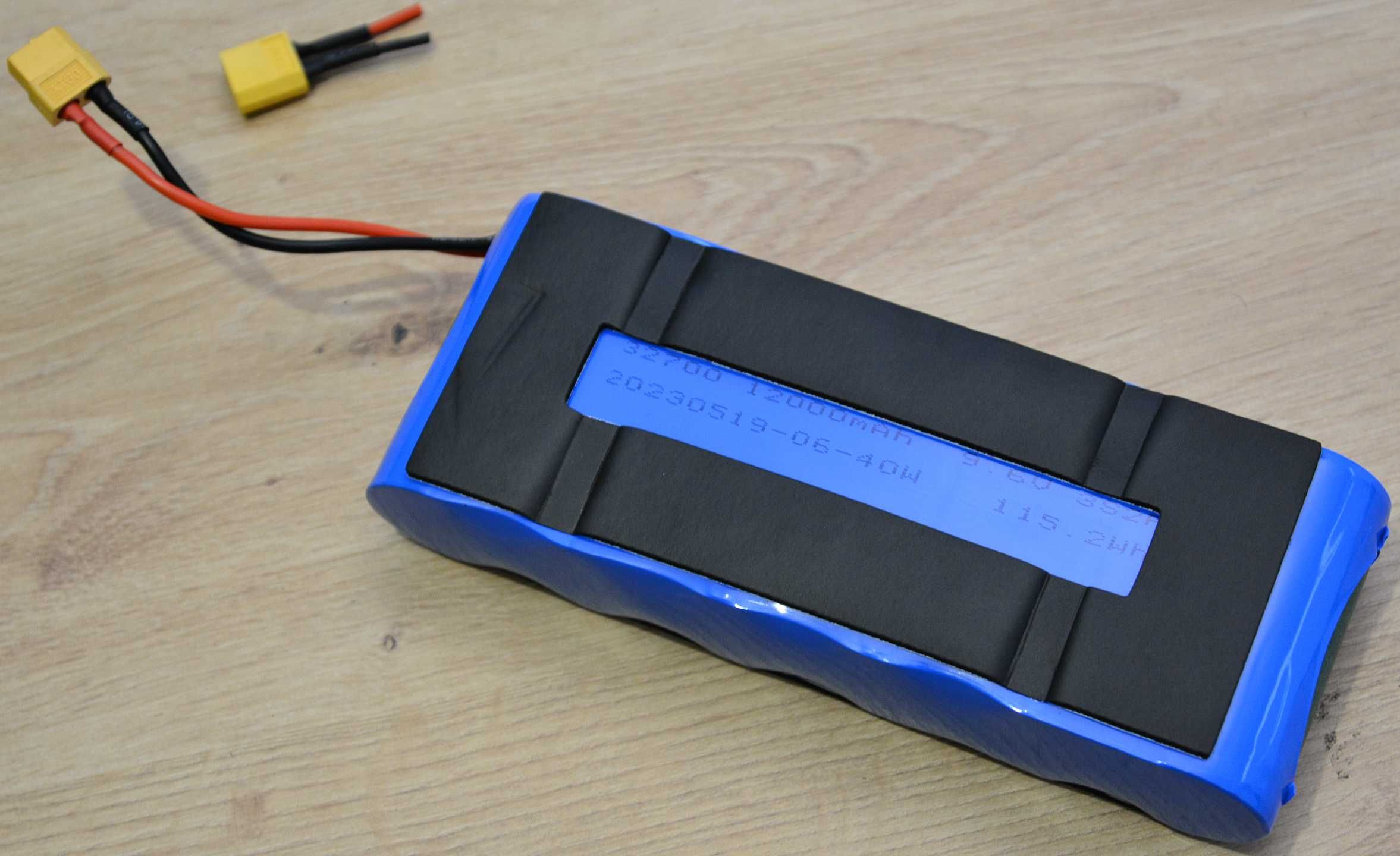 Lampa Solarna z Czujnikiem Ruchu Uliczna 40W Akumulator  9,6v 12000mAh