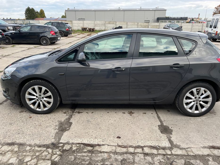 Astra j mały przebieg, okazja