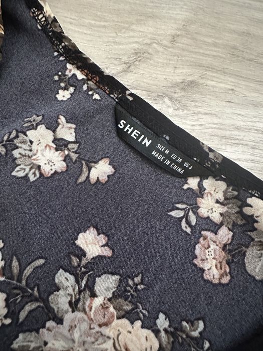 Платье в цветочный принт, новое