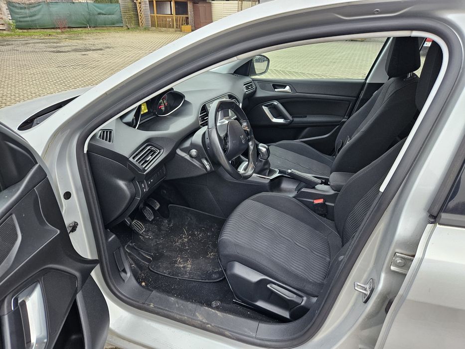 Peugeot 308 1.2benzynka/ klima/ navi/ 2014r