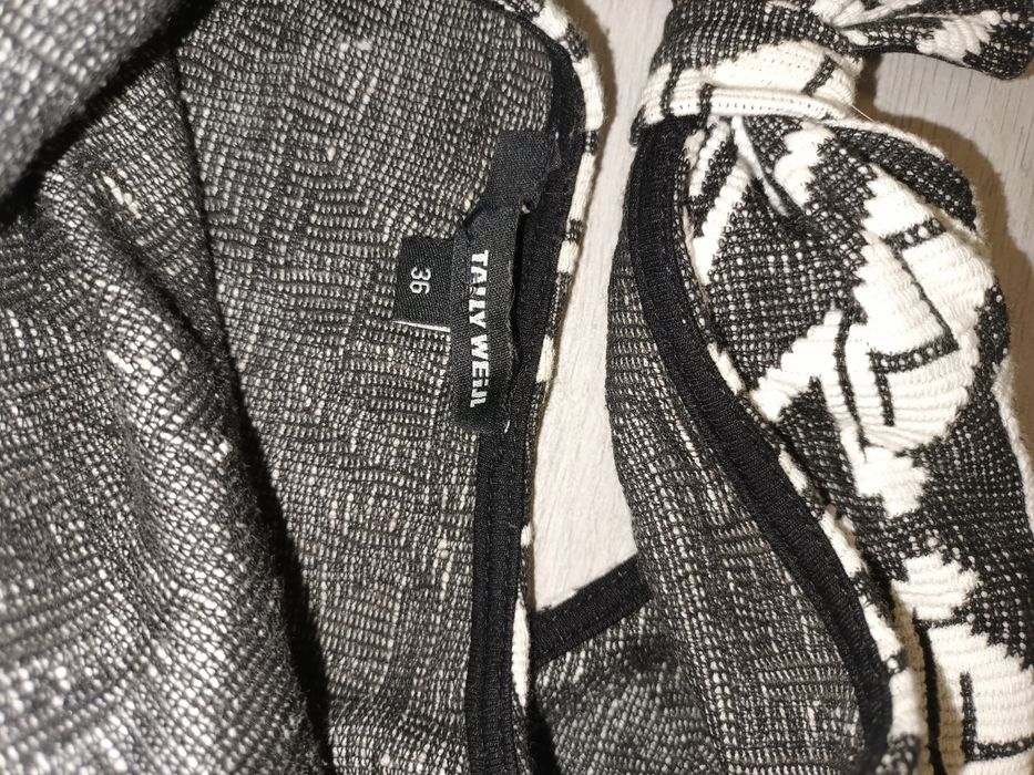 Sukienka mini dzianinowa w azteckie wzory Tally Weijl rozm. S