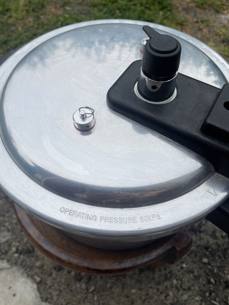 Продам скороварку Russell Hobbs