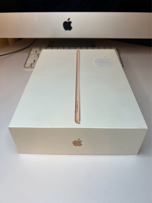 iPad 6. generacja 128 GB Wi-Fi + Cellular + Etui z klawiaturą