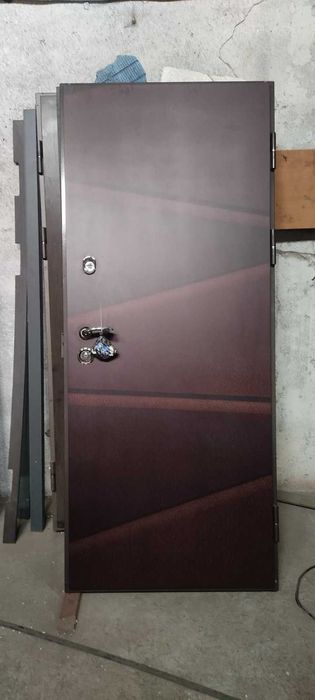 Двери металлические входные в дом • броньовані двері Металеві двері
