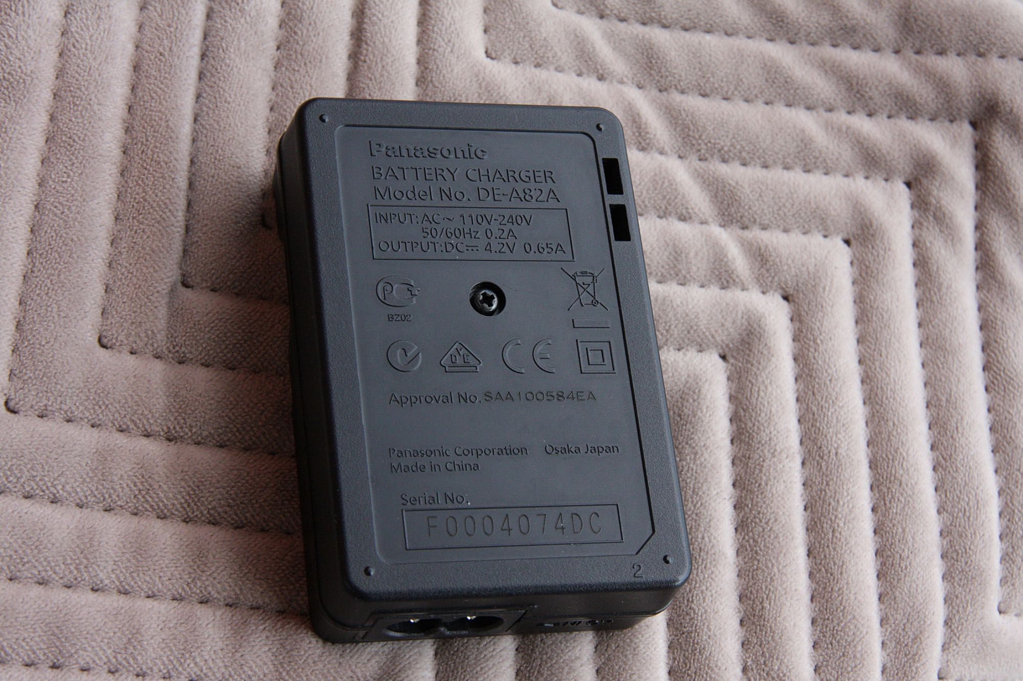 Ładowarka originalna Lumix DE-A82 do baterii model DMW BCJ13