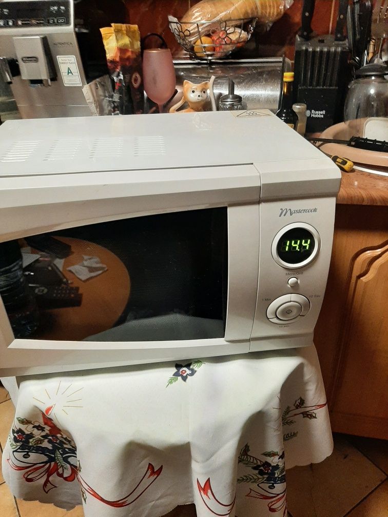 Kuchenka mikrofalowa Mastercook MM-17 GEB uszkodzona nie załącza się