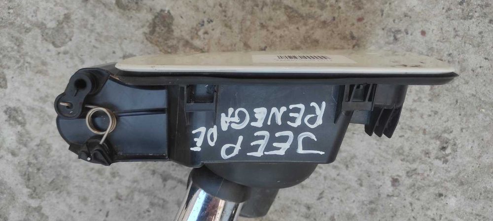 Лючок бака Jeep Renegade