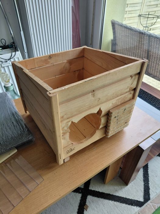 Budka dla kota drewniana