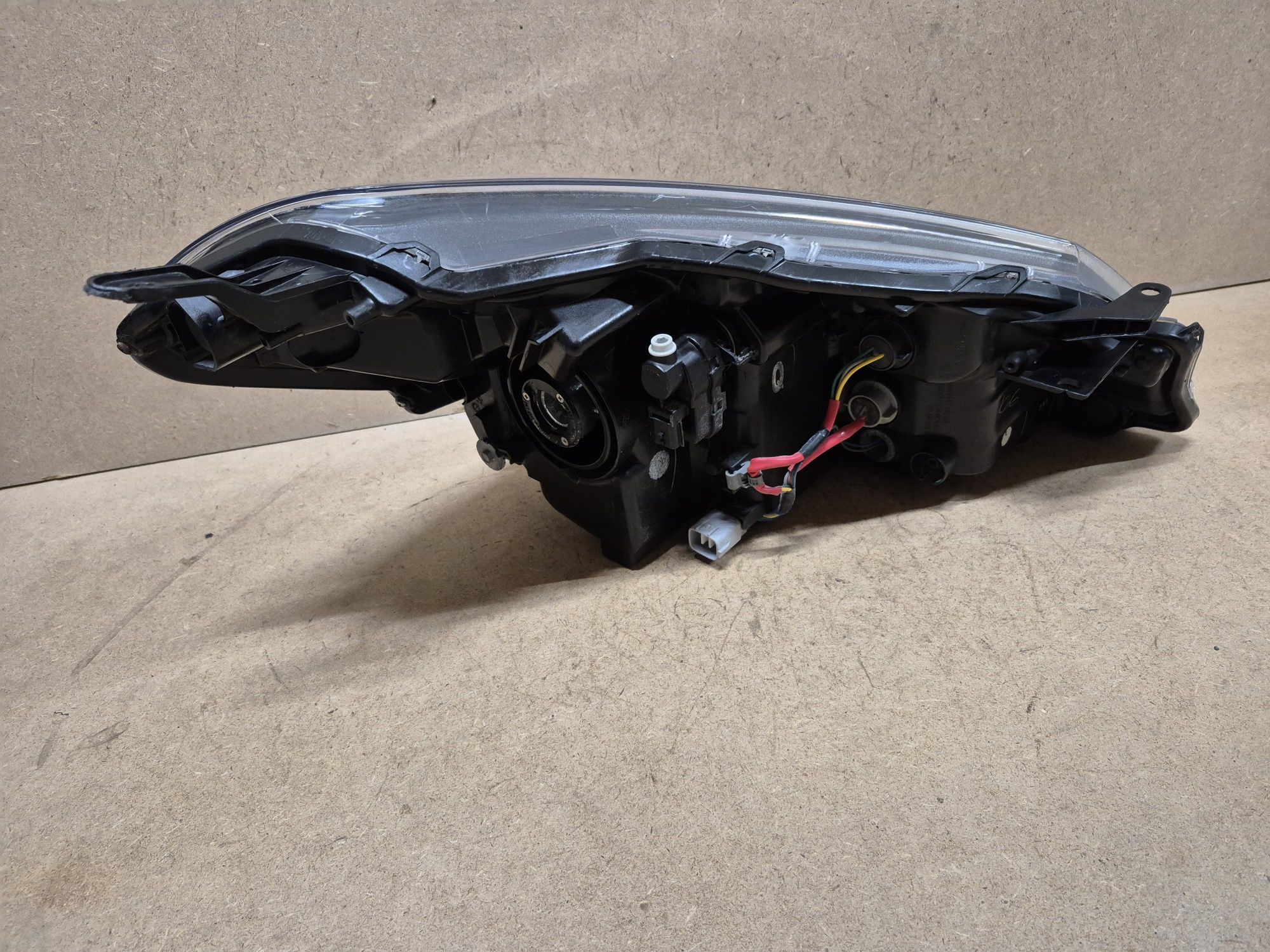 Lampa reflektor toyota Yaris 3 bez led lewy europa