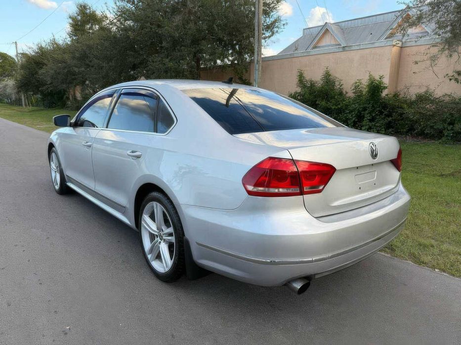 Volkswagen Passat      2013