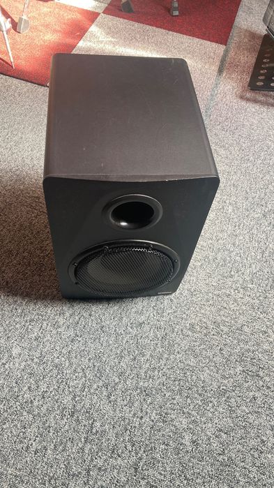 Subwoofer M-Audio BX, głośnik niskotonowy.