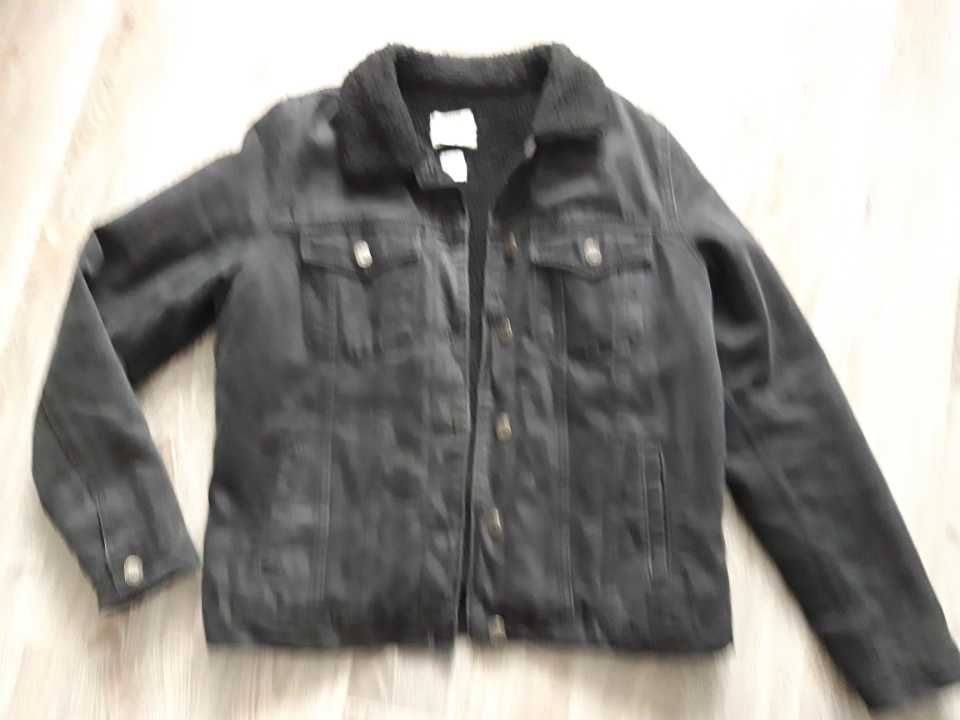 Czarna kurtka damska młodzieżowa jeans ocieplana barankiem Bershka r.S